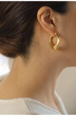 Sculpted Gold Hoop - Image 2